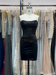 Bodycon Scoop Neck Satin Short Homecoming Dress with Appliqeus