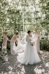 White Tulle A-Line Wedding Dress with Scoop Neck and Lace Appliques
