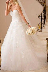 A Line Strapless Sleeveless Tulle Lace Court Train Wedding Dress With Appliques Lace