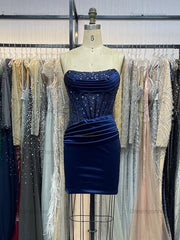 Bodycon Scoop Neck Satin Short Homecoming Dress with Appliqeus