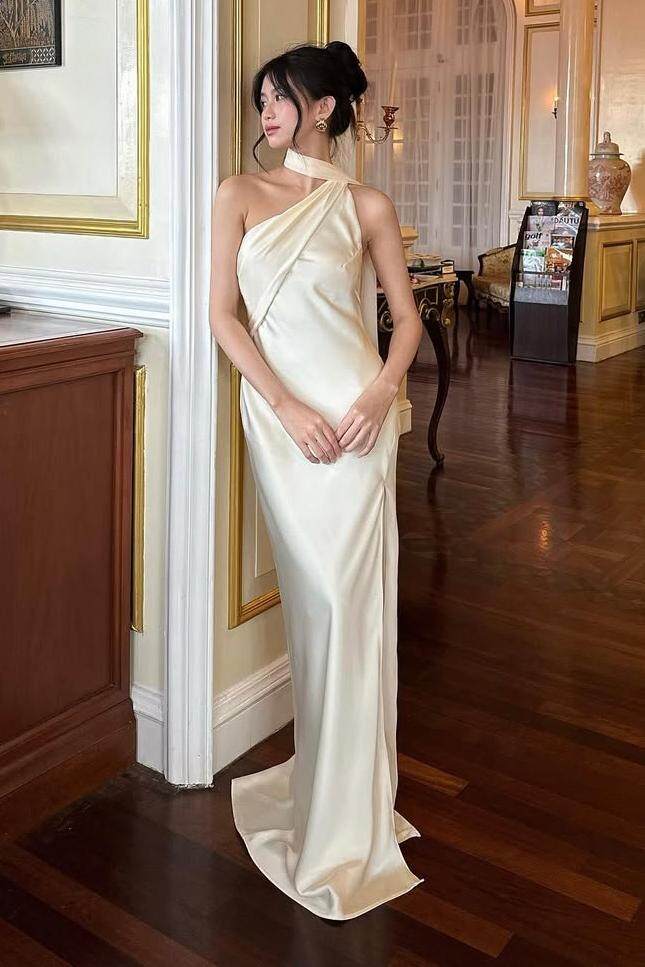 Champagne Sheath/Column Prom Dress Sleeveless Halter Neck Satin Formal Dress