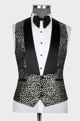 Charming Silver Jacquard Peaked Lapel 3 Piece Prom Suit