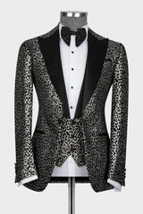 Charming Silver Jacquard Peaked Lapel 3 Piece Prom Suit