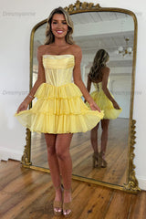 Dreamyannie Black Beaded Corset A Line Homecoming Dresses Short Cocktail Dresses With Ruffles