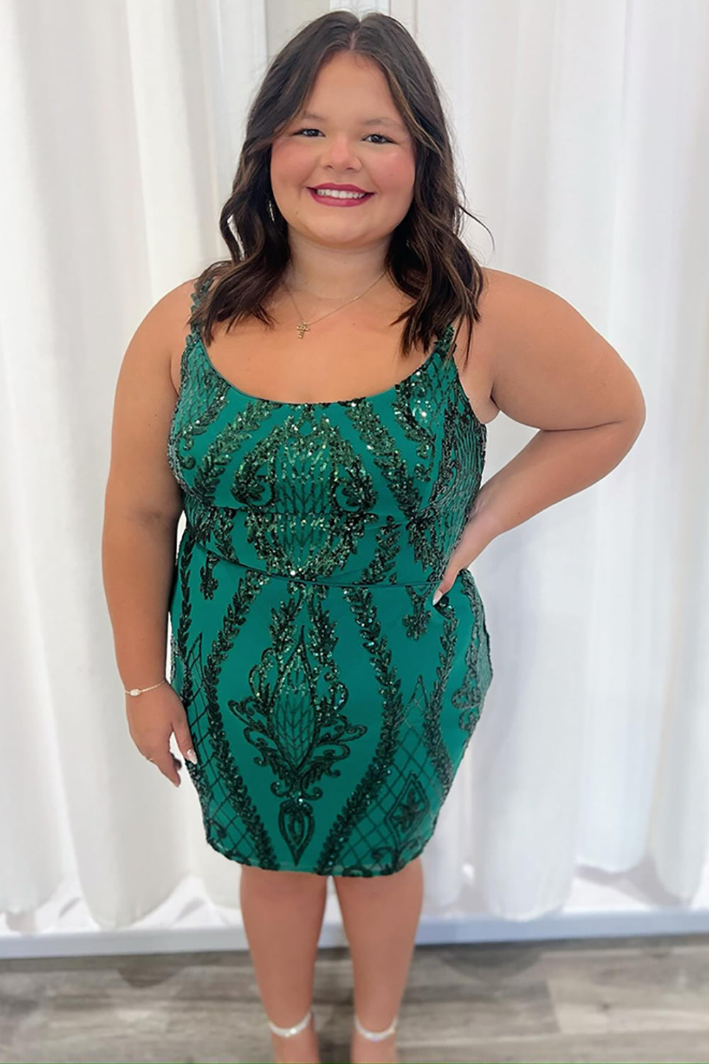 Dreamyannie Emerald Green Homecoming Dresses Sequin Scoop Neck Short Tight Cocktail Dresses