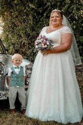 Dreamyannie Plus Size Beach Wedding Dress V Neck Cap Sleeve A Line Bridal Gown with Lace