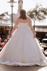Dreamyannie Plus Size Wedding Dress Scoop Neck Long Sleeve A Line Bridal Gown with Lace