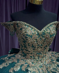 Elegant & Luxuru Ball Gown Off Shoulder Gold Lace Applique Beads Tiered Ruffle Emerald Green Tulle Quinceanera Dress Princess Gown For Sweet 16