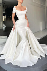Elegant Wedding Dress: Simple Satin Wrap