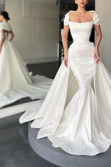 Elegant Wedding Dress: Simple Satin Wrap