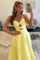 Elegant Yellow Sweetheart Jacquard Prom Dress With Front Cutout Detail Formal Evening Gown