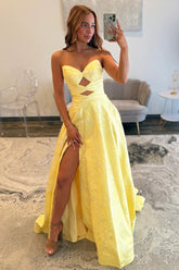 Elegant Yellow Sweetheart Jacquard Prom Dress With Front Cutout Detail Formal Evening Gown