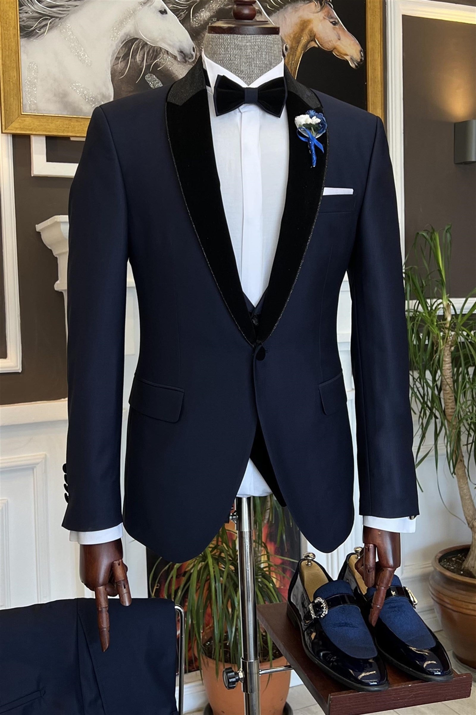 Fancy Navy Blue Peaked Lapel 2 Piece Men's Prom Suit