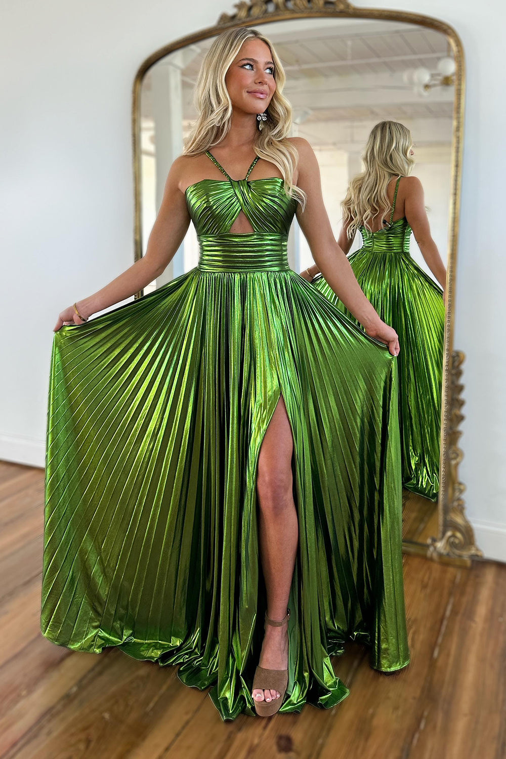 Green A-Line Prom Dress Sleeveless Halter Evening Dress
