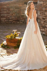 Lace Ball Gown Wedding Dress Featuring Tulle