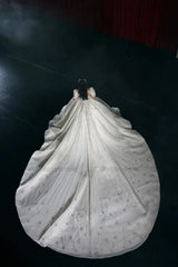 Luxury Short Sleeve Wedding Dress Ball Gown Square Neck Bridal Gown with Beadings and Rhinestones