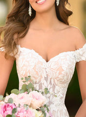 Off the Shoulder Sleeveless Tulle Sweep Train Wedding Dress With Appliques Lace