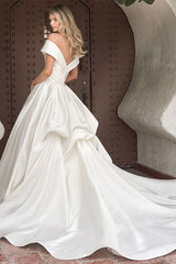Off the Shoulder Vintage Satin Wedding Dress With Ruffle/Pockets