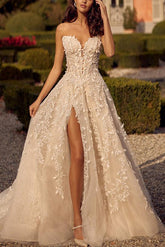 Sleeveless Lace Wedding Dress With Appliques Lace