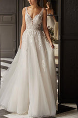 Sleeveless Sweep Train Tulle Wedding Dress With Appliques Lace