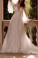 Sweetheart Court Train Wedding Dress With Appliques Lace