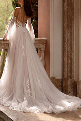 Sweetheart Court Train Wedding Dress With Appliques Lace