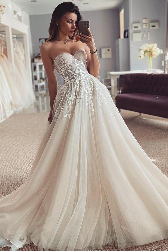Sweetheart Sleeveless Lace/Tulle Wedding Dress with A Line Cut and Sweep Train