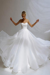 Sweetheart Sleeveless Organza Sweep Train Wedding Dress