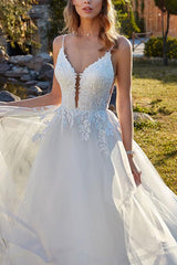 Sweetheart Sleeveless Sweep Train Tulle Wedding Dress With Lace