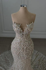Sweetheart Wedding Dress Mermaid Sleeveless Beaded Lace Bridal Gown