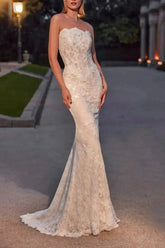 Trumpet Mermaid Strapless Sleeveless Court Train Lace Tulle Wedding Dress with Appliques