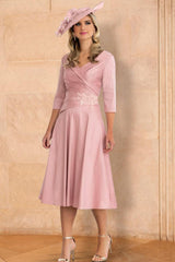 V Neck A Line Tea Length Mother of the Bride Dresses Featuring Applique