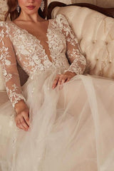 V Neck Long Sleeves Court Train Lace/Tulle Wedding Dress