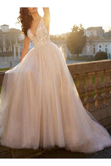 V neck Sleeveless Lace/Tulle Wedding Dress With Appliques Lace