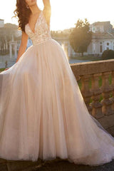 V neck Sleeveless Lace/Tulle Wedding Dress With Appliques Lace
