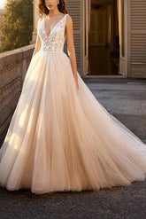 V neck Sleeveless Lace/Tulle Wedding Dress With Appliques Lace