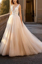 V neck Sleeveless Lace/Tulle Wedding Dress With Appliques Lace