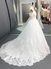 Vintage Ball Gown Wedding Dress Off The Shoulder Short Sleeves Tulle Lace Court Train