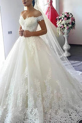 Vintage Ball Gown Wedding Dress Off The Shoulder Short Sleeves Tulle Lace Court Train