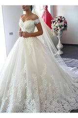 Vintage Ball Gown Wedding Dress Off The Shoulder Short Sleeves Tulle Lace Court Train