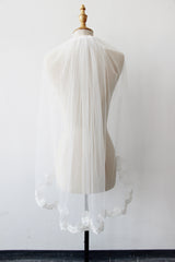 White Short Wedding Veil with Lace