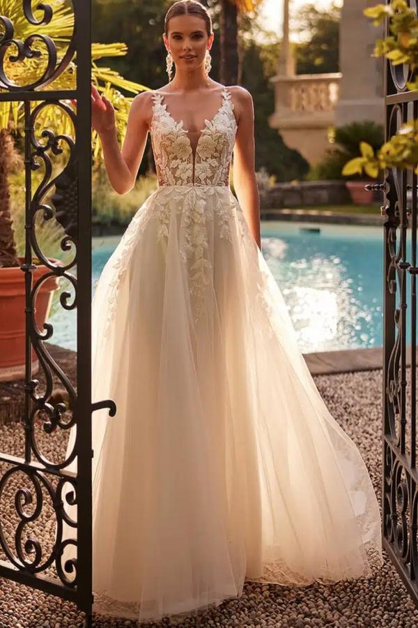 White Wedding Dress A Line Spaghetti Strap V Neck Beaded Sleeveless Long Tulle Bridal Gown With Appliques
