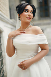 White Wedding Dress A Line Strapless Off The Shoulder Sleeveless Long Chiffon Bridal Gown With Ruffles