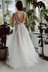 White Wedding Dress A Line V Neck Lace Glitter Backless Bridal Gown With Slit