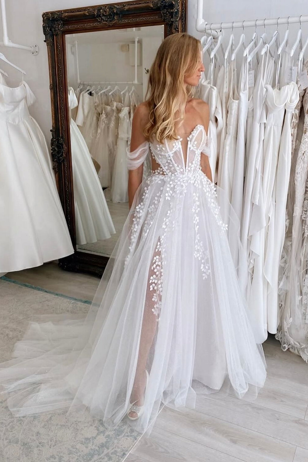 White Wedding Dress A Line V Neck Off The Shoulder Sleeveless Tulle Bridal Gown With Appliques