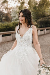 White Wedding Dress A Line V Neck Spaghetti Strap Lace Sweep Train Tulle Bridal Gown With Appliques