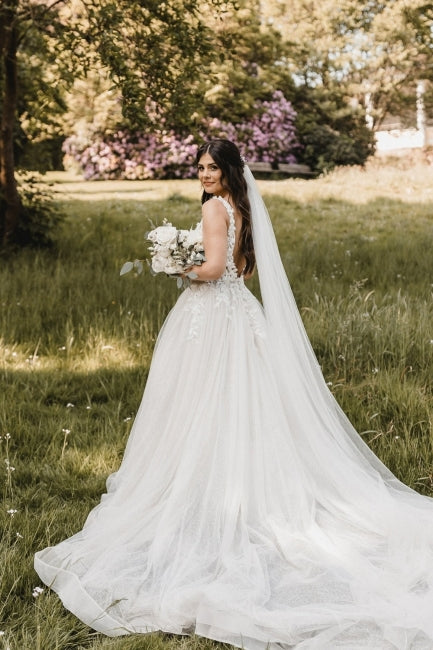 White Wedding Dress A Line V Neck Spaghetti Strap Lace Sweep Train Tulle Bridal Gown With Appliques