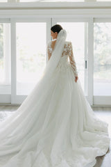 White Wedding Dress Ball Gown V Neck Long Sleeves Cathedral Train Lace Bridal Gown With Appliques