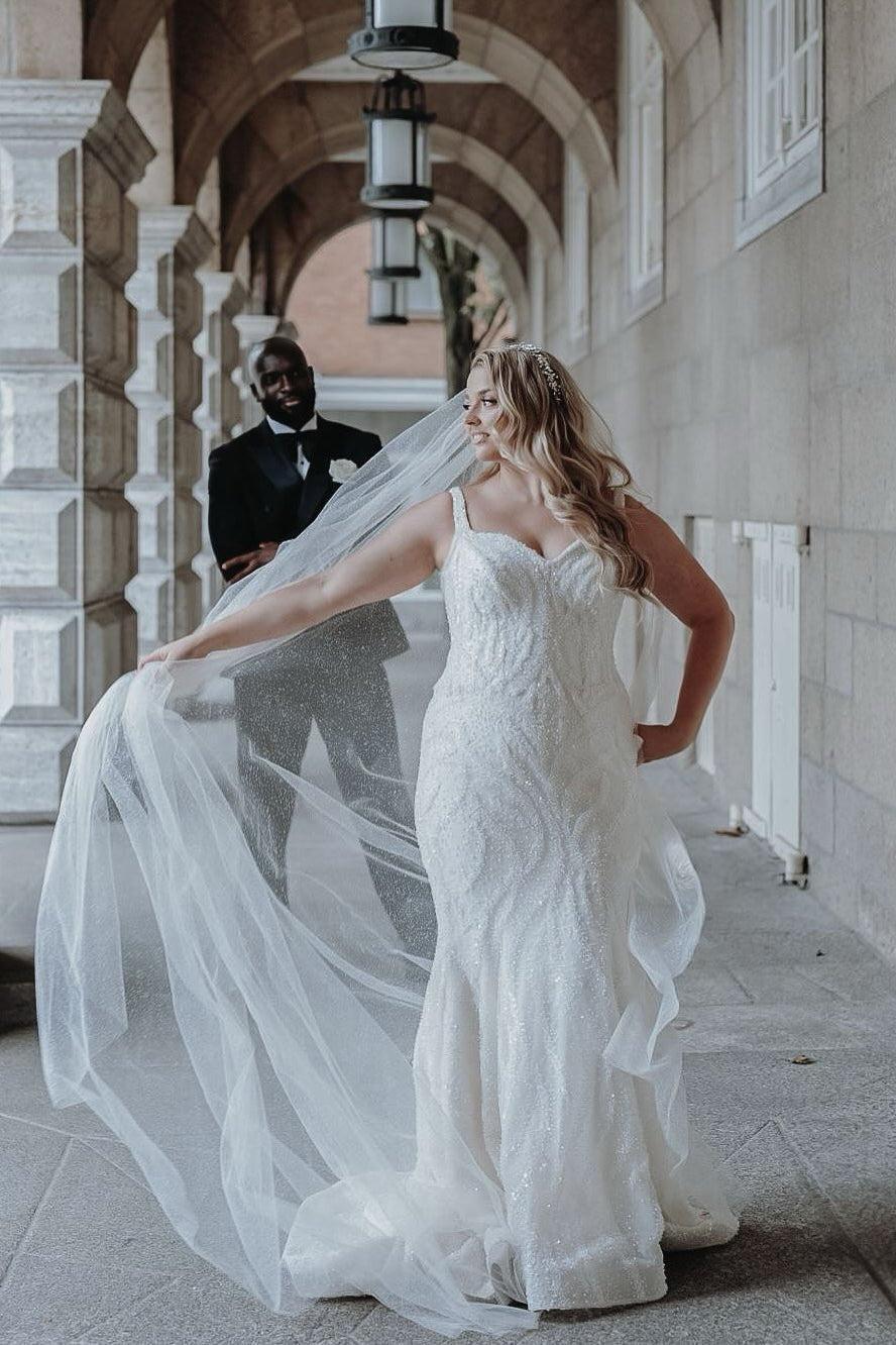 White Wedding Dress Mermaid Sweetheart Spaghetti Straps Sleeveless Beaded Sequined Bridal Gown