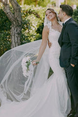 White Wedding Dress Mermaid V Neck Sleeveless Beaded Sweep Train Tulle Bridal Gown With Appliques